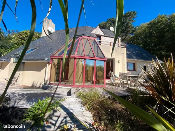 ​Maison d'architecte 120 m² (134 m² au sol) — Terrain 2 200 m² / 4 ch / Garage avec combles / Pont-l
