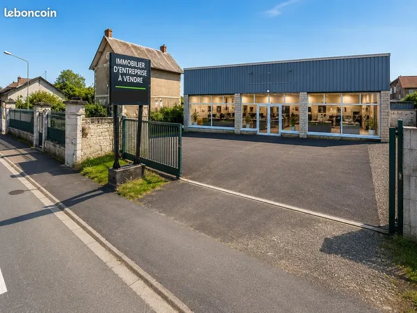 Ensemble immobilier d'activité 1 100 m² - 35 min de Tours - 15 min de Châtellerault - proche A10