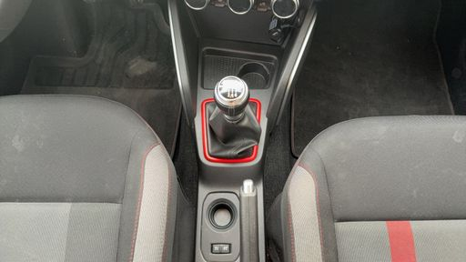 Dacia Duster 1.3 TCe 130 4X2 - Techroad – 2019 – 64670 km – Essence – Boîte Manuelle — photo 17