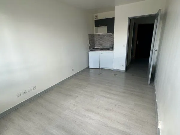 🏡 POISSY • HYPER-CENTRE Beau studio de 21 m² • Gare de Poissy à 300 mètres