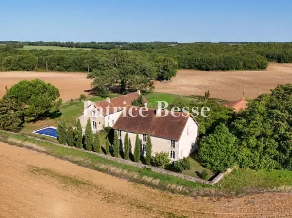 Propriété 10 pièces 370 m²