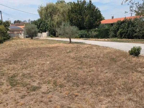 Terrain 720 m²