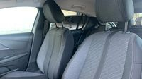 Peugeot 208 1.2 Turbo 100ch Allure — photo 12