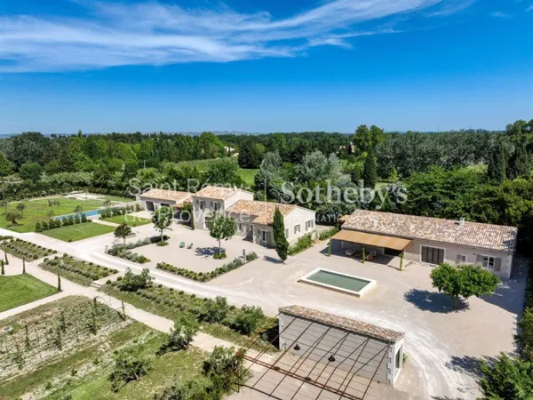 Exclusivité. Saint Rémy de Provence, superbe propriété rénovée s