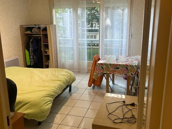 Vds studio meublé et occupé par un étudiant