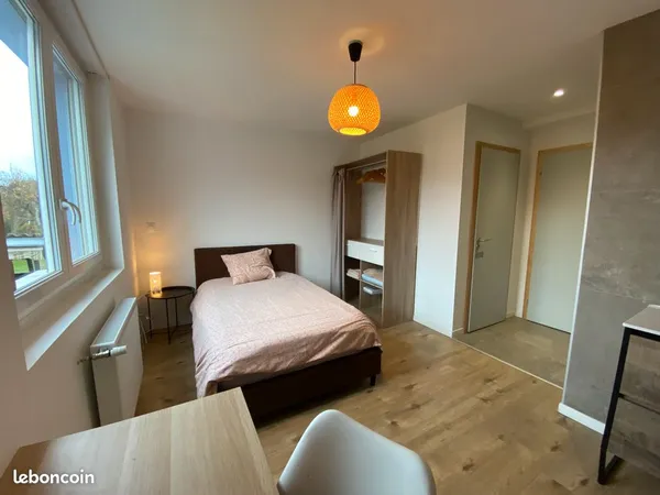 Chambre meublée avec salle de bain et WC privatifs dans colocation haut de gamme - Toutes charges co