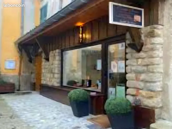 Bien rare - local commercial au coeur de saint-martin-vésubie