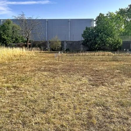 Terrain 830 m²