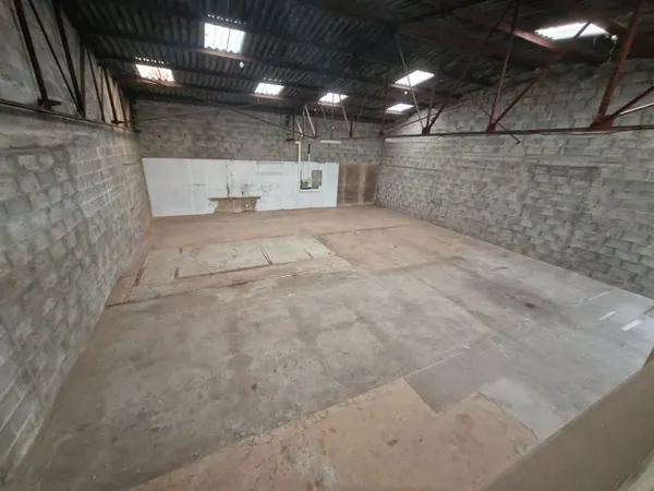 VANNES EST - Local d'activité de 290 m² environ