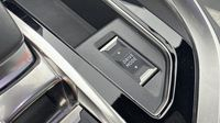 Peugeot 3008 HYBRID4 300ch GT e-EAT8 — photo 17