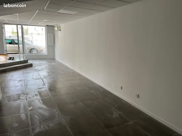 Local commercial 65m² refait à neuf
