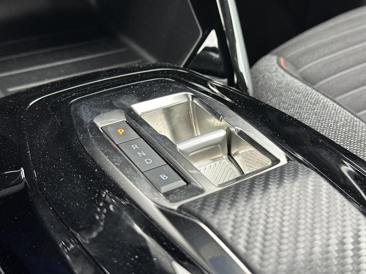 Peugeot 208 electrique 50 kwh 136ch like — photo 29