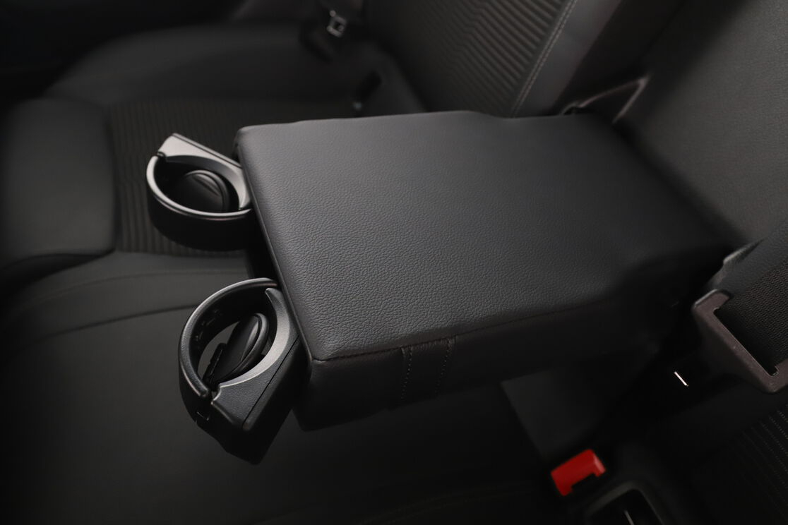 Mercedes-Benz CLA 180 Progressive Line 7G-DCT — photo 14