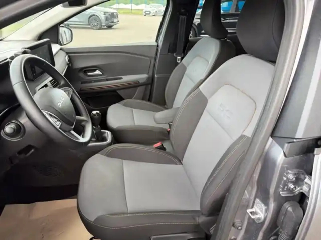 Dacia Jogger 1.0 tce 110ch extreme 7 places -24 — photo 10