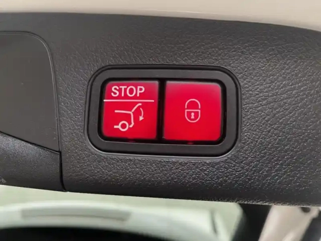 Mercedes Eqa 250 amg line — photo 15