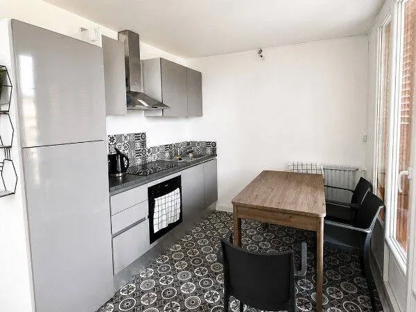 Studio 1 pièce 70 m²