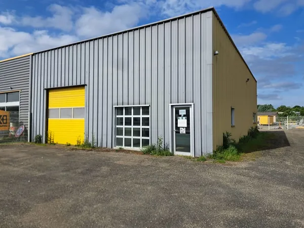 LOCAL PROFESSIONNEL 238 M2 AVEC PARKING