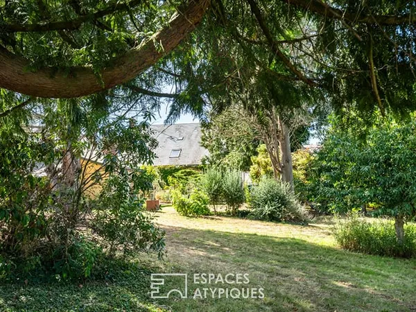 Authentique maison en pierre et son jardin bucolique en coeur de village