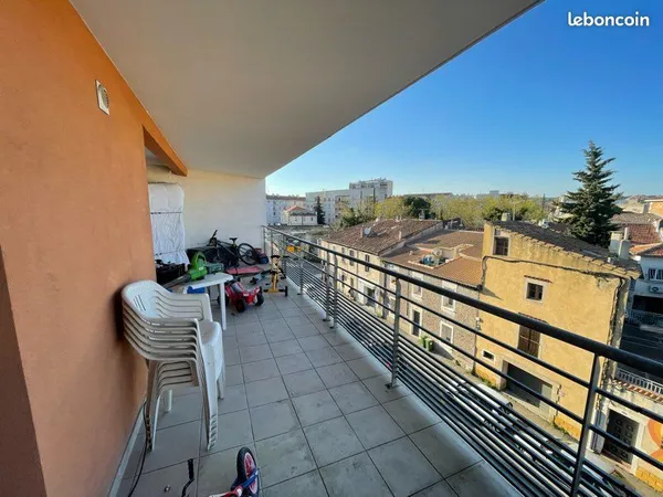 Grand T3 avec grande terrasse et parking