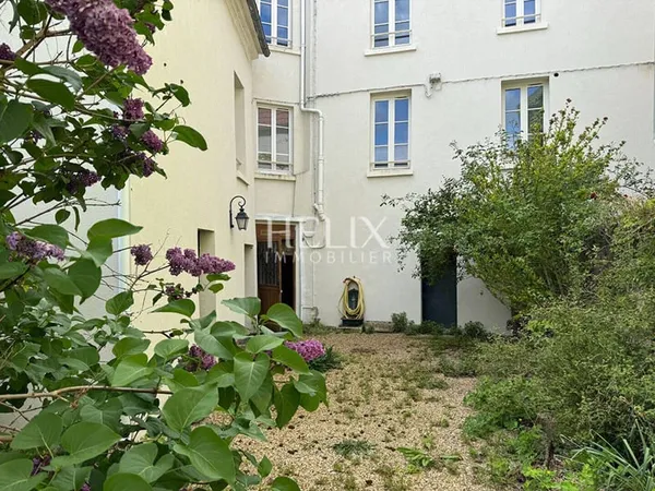 Maison 9 pièces 242 m²