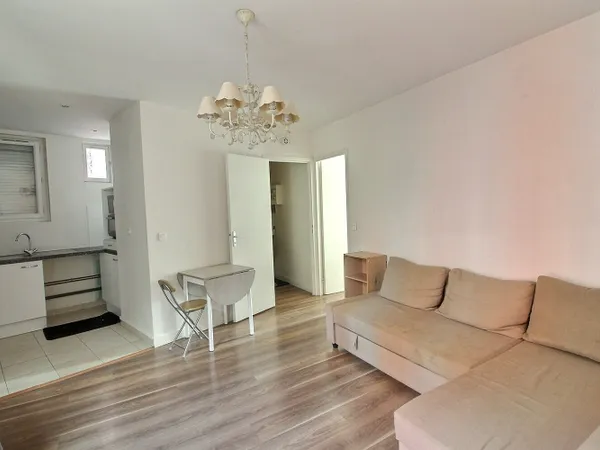 Suresnes , Appartement 2 pièces 36 m² , Avenue Jean Jaurès , Proche La Défense & Tramway T2