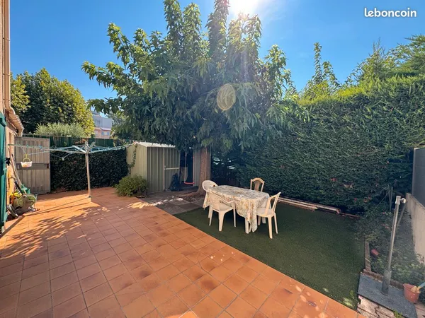 Maison 90m², 5 chambres, jardin, parkings, résidence sécurisée