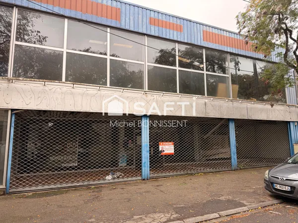 Bourges centre-ville : 1 250 m² de bâtiments et un terrain à potentiel constructible ! »