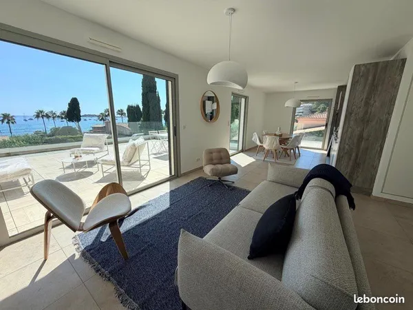 SANARY - Appartement avec grande terrasse vue mer