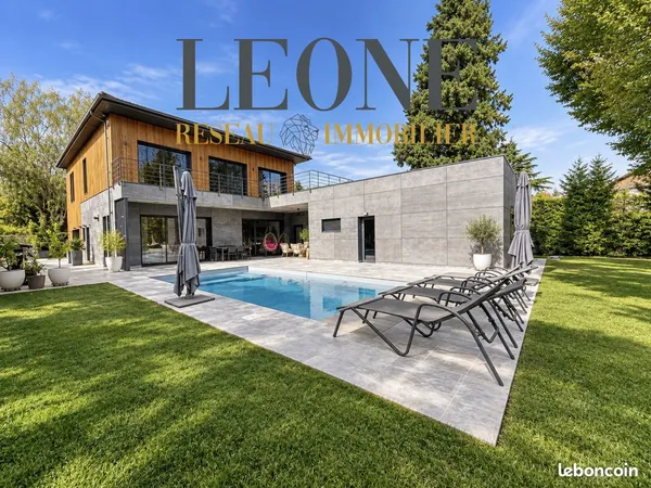 Propriété 6 pièces 273 m²