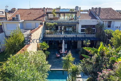 Maison 9 pièces 450 m²