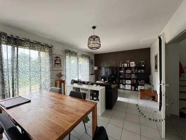 A LOUER MAISON T5 AVEC JARDIN ET GARAGE A PESSAC