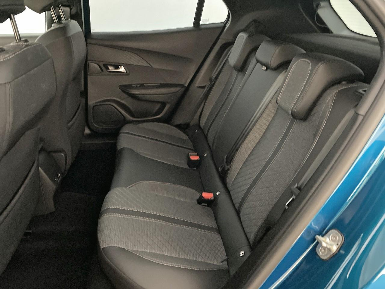 Peugeot 2008 hybrid 145 ch e-dcs6 allure — photo 10