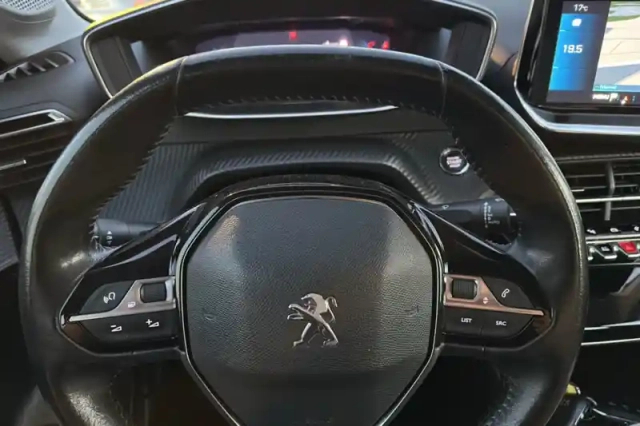 Peugeot 208 puretech 100 s&amp;s bvm6 — photo 35