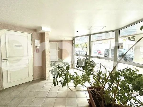 Bureau 72 m²