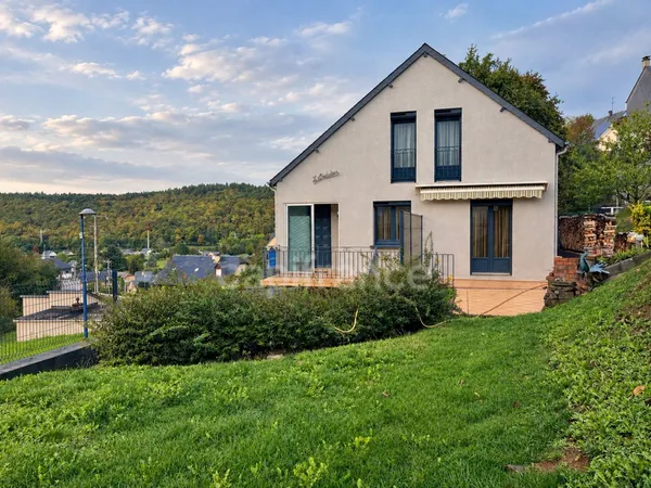 Maison familiale de 120 m² avec sous-sol complet, terrasse et jardin arboré