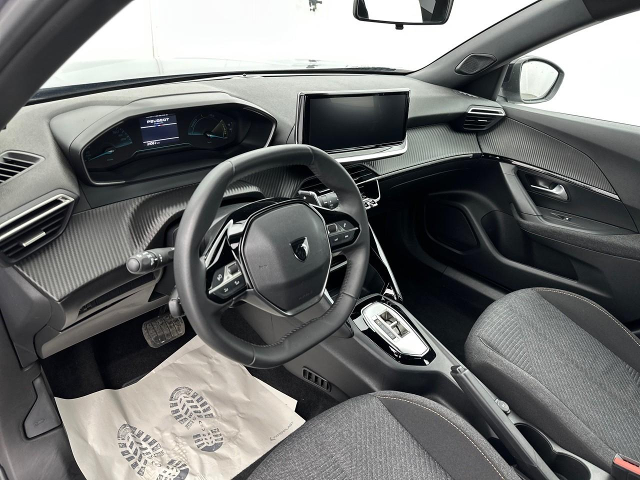 Peugeot 2008 hybrid 145 e-dcs6 style — photo 12