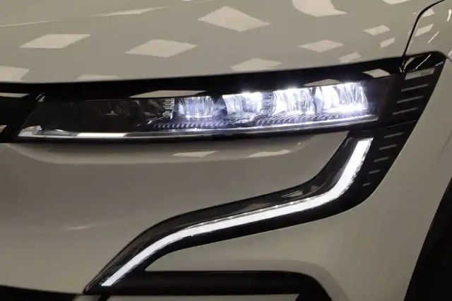 Renault Megane e-tech ev60 220 ch optimum charge — photo 6