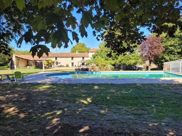 MAISON 9 PIÈCES 320 M2