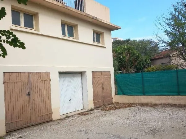 Parking 14 m²