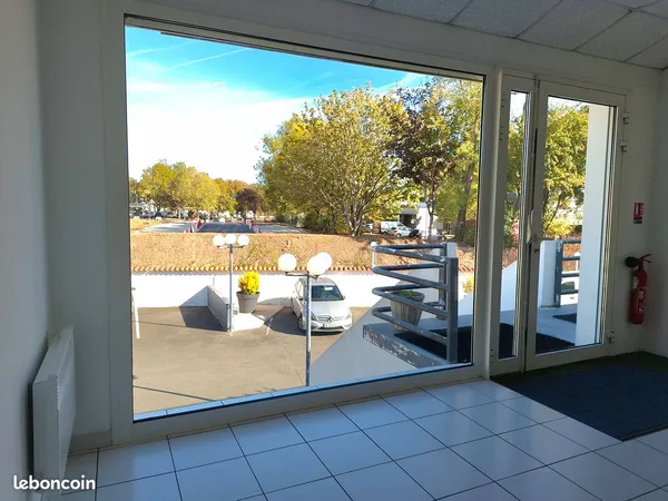 Saintes bureaux a louer 68m2