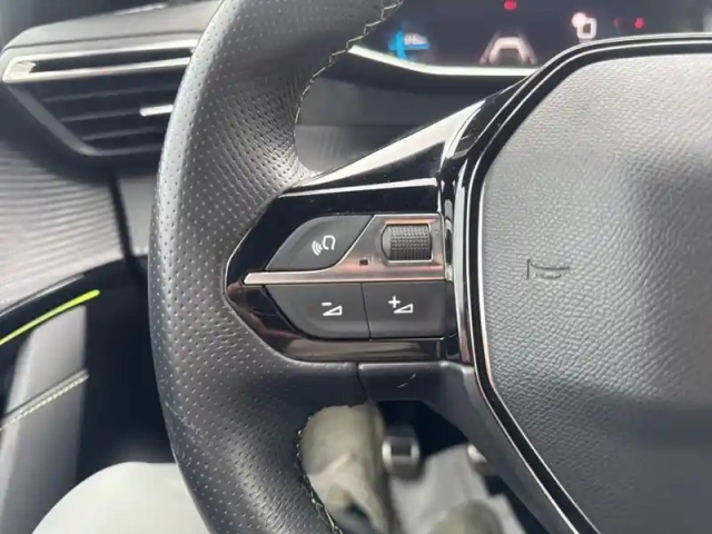 Peugeot 208 puretech 100 s&amp;s bvm6 gt pack — photo 19