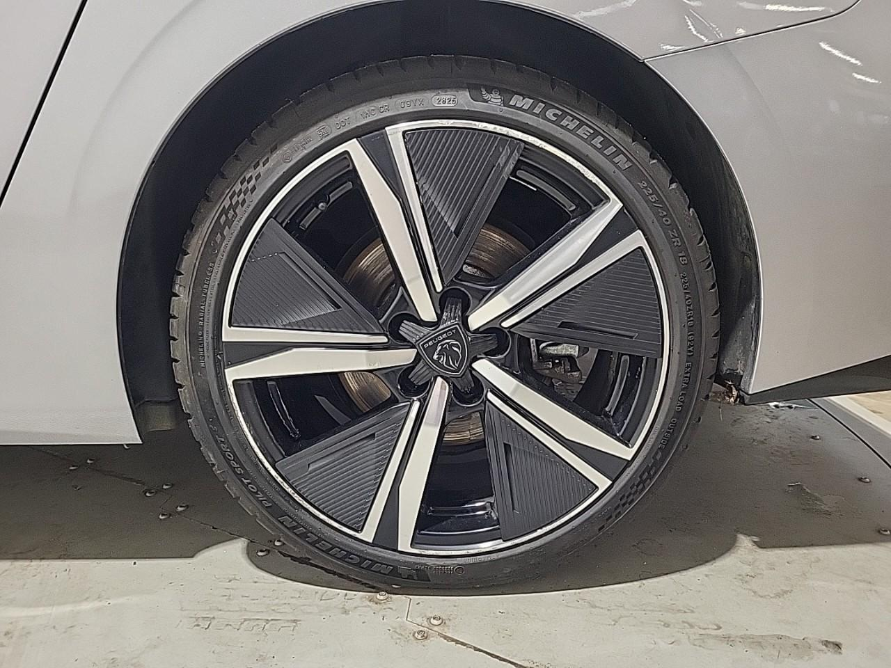 Peugeot 308 sw phev 225 e-eat8 gt — photo 16