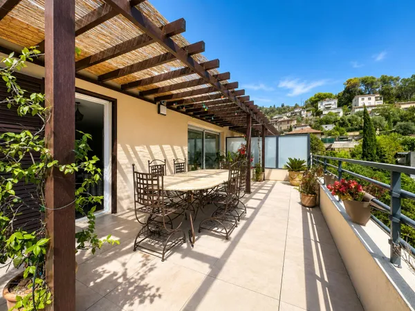 T4 d'exception 88m2 - terrasse 83m2 - Drap 06340