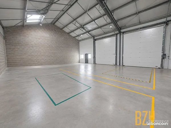 Local 240 m² LORIENT