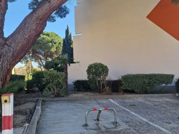 Grande place de parking de 15m2