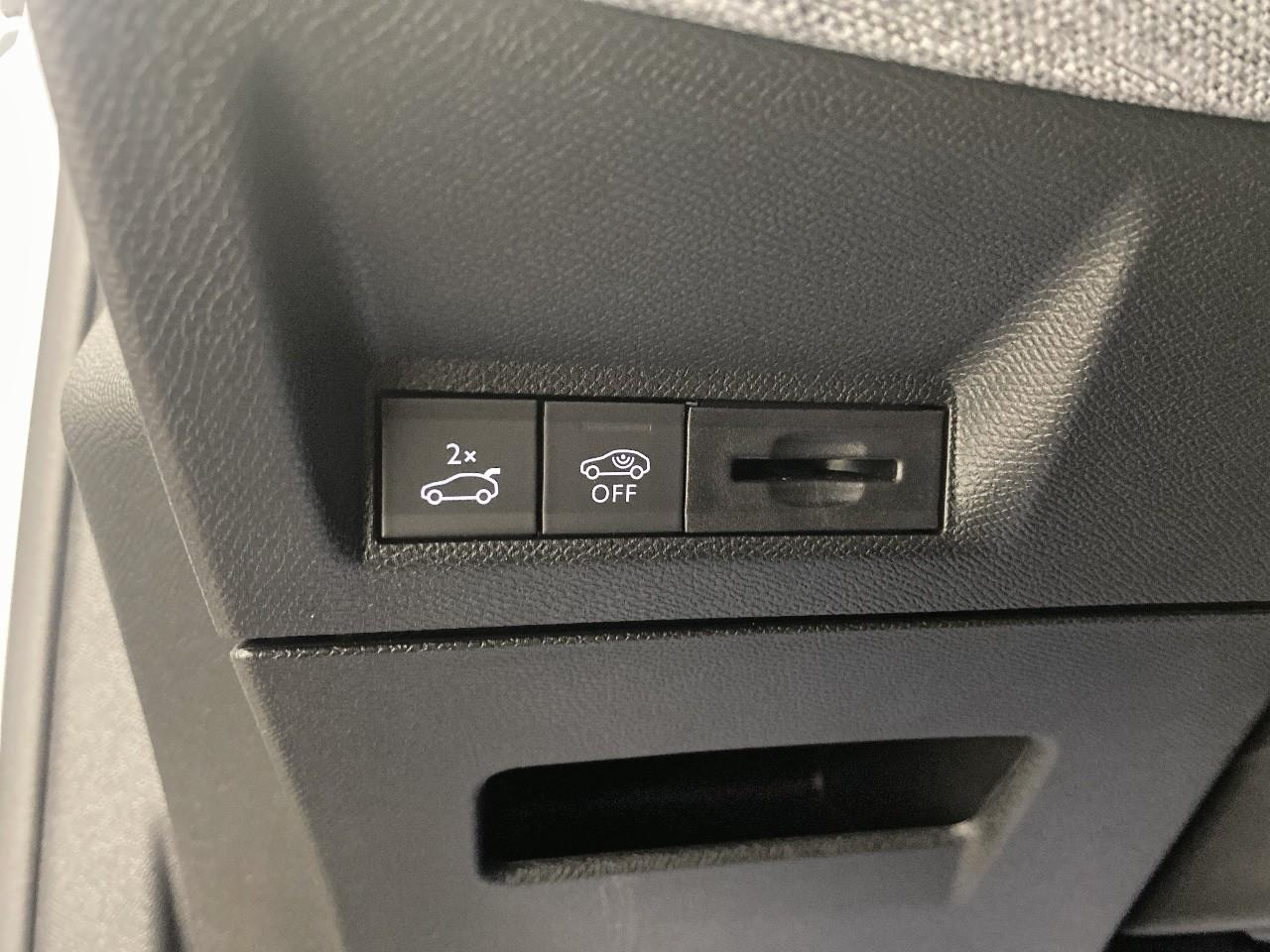 Peugeot 3008 hybrid 145 e-dcs6 gt — photo 19
