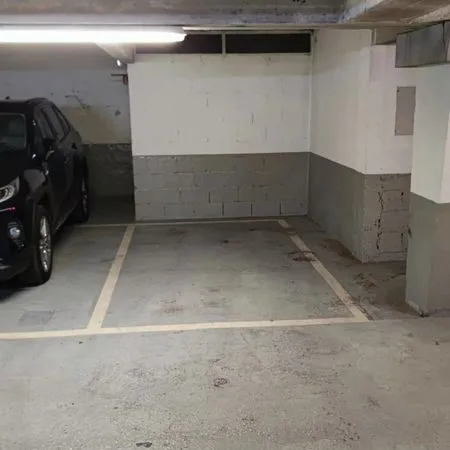 Garage/place de stationnement à louer