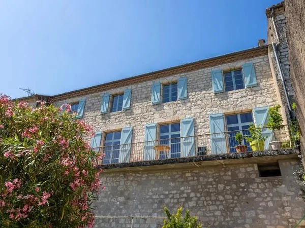 Maison 10 pièces 225 m²
