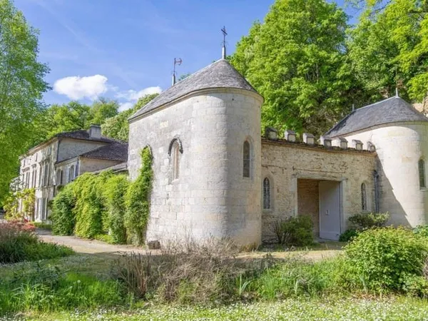 Château 25 pièces 876 m²