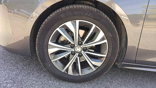 Peugeot 508 1.5 BlueHDi 130 EAT8 - Allure – 2021 – 142335 km – Diesel – Boîte Automatique — photo 9